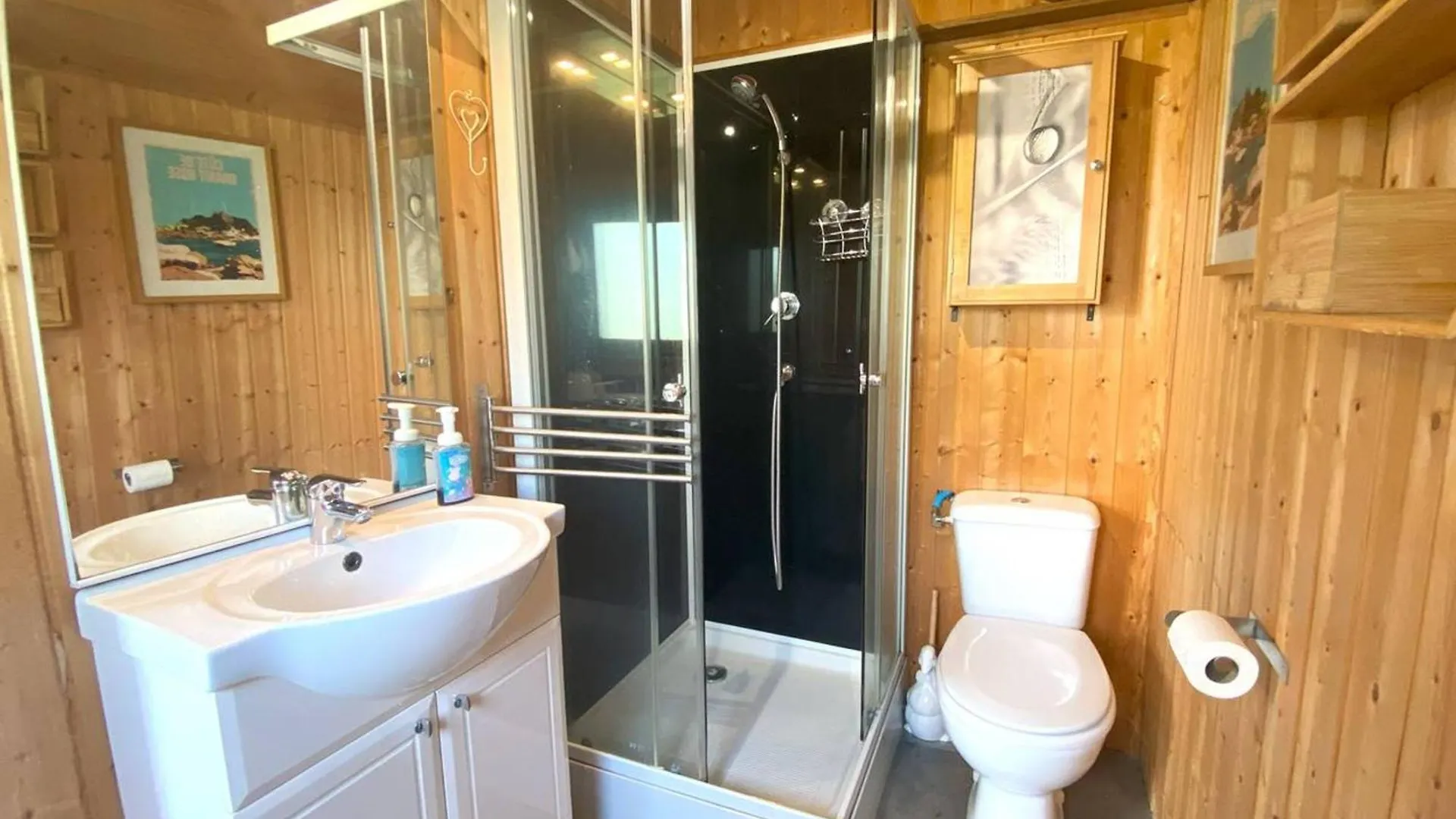 Maison Avec Jardin Clos Et Wifi A Tregastel - Fr-1-368-465 0*,  France
