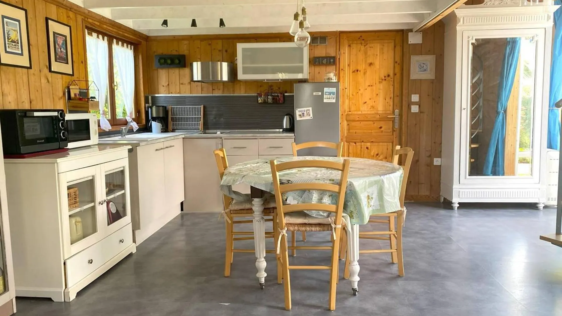 Maison Avec Jardin Clos Et Wifi A Tregastel - Fr-1-368-465